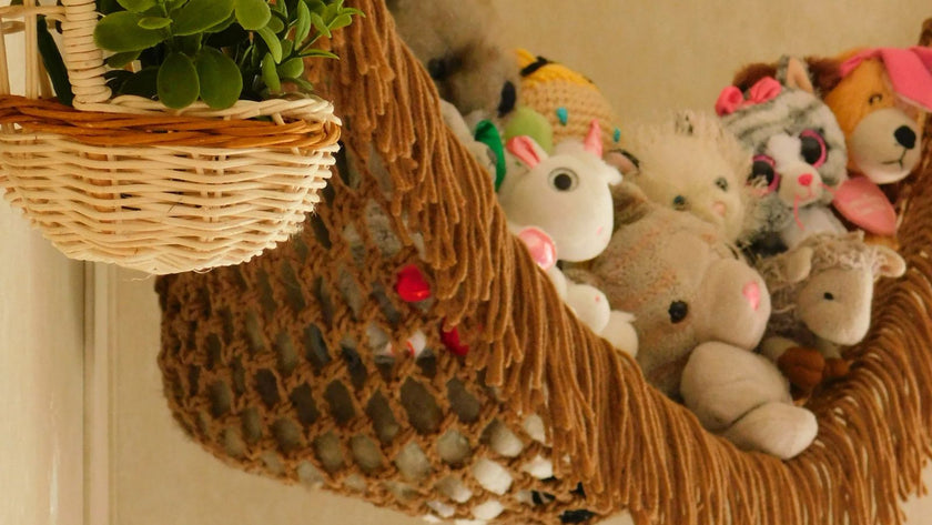 How can stuffed animals be effectively organized in a bedroom?