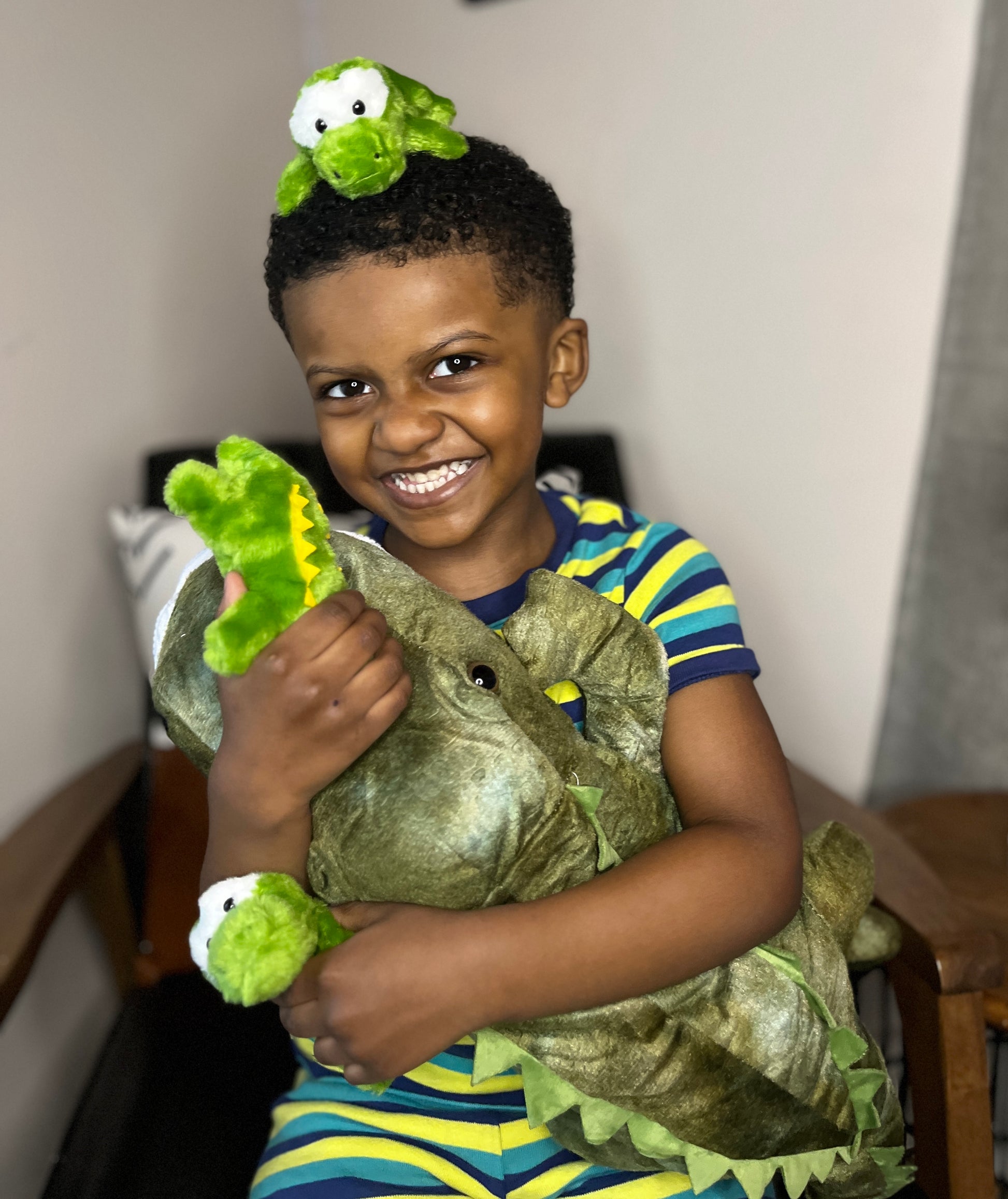 Alligator-Stofftier mit 3 Babykrokodilen, grün, 24 Zoll