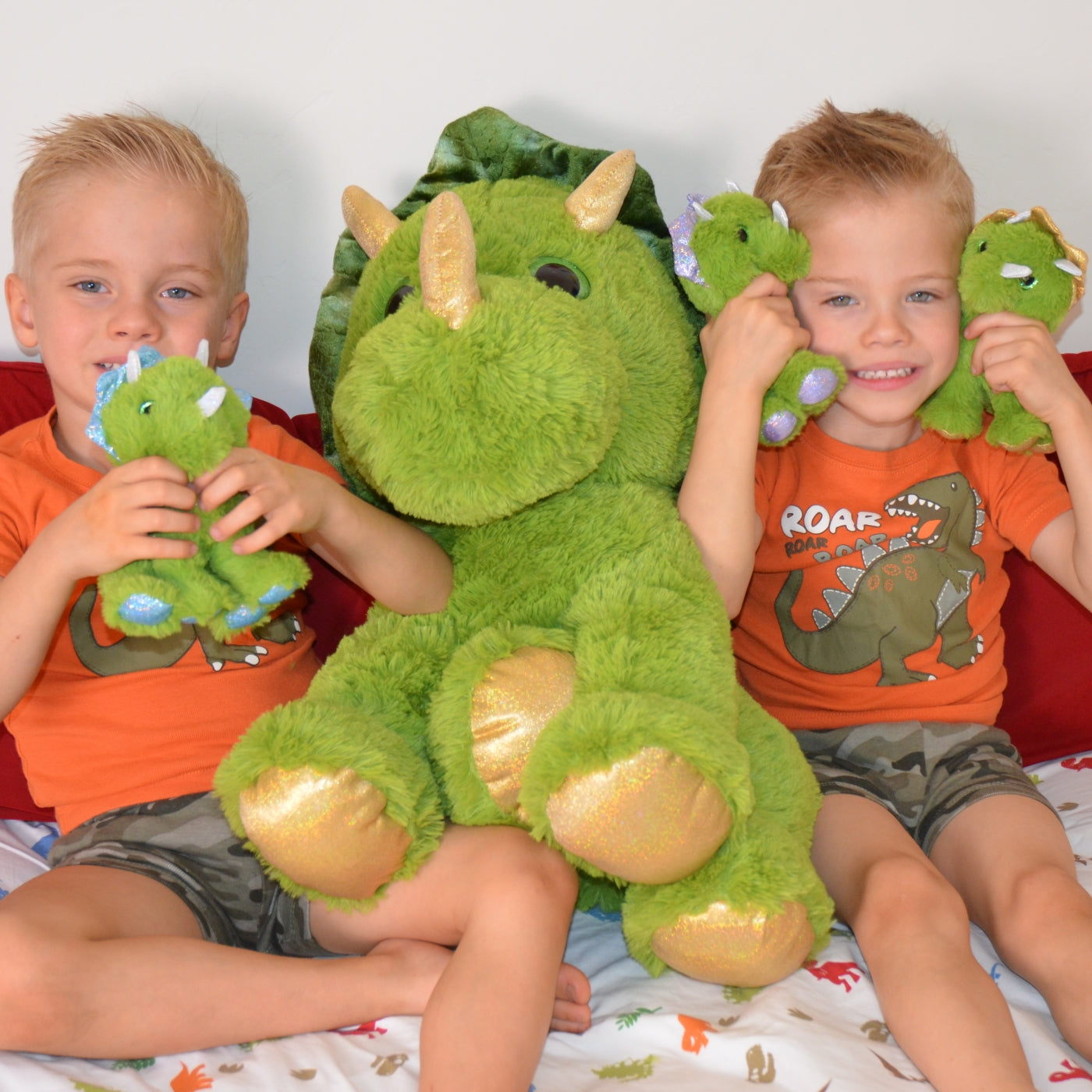 Triceratops Stuffed Animals Bulk - 4 Pcs Green Dinosaur Plush Toys - Stuffed Animal Babies with Their Mom - Mini Dinosaur Babies Plush for Little Girls Boys - Kids Jurassic Park Pretend Play Games