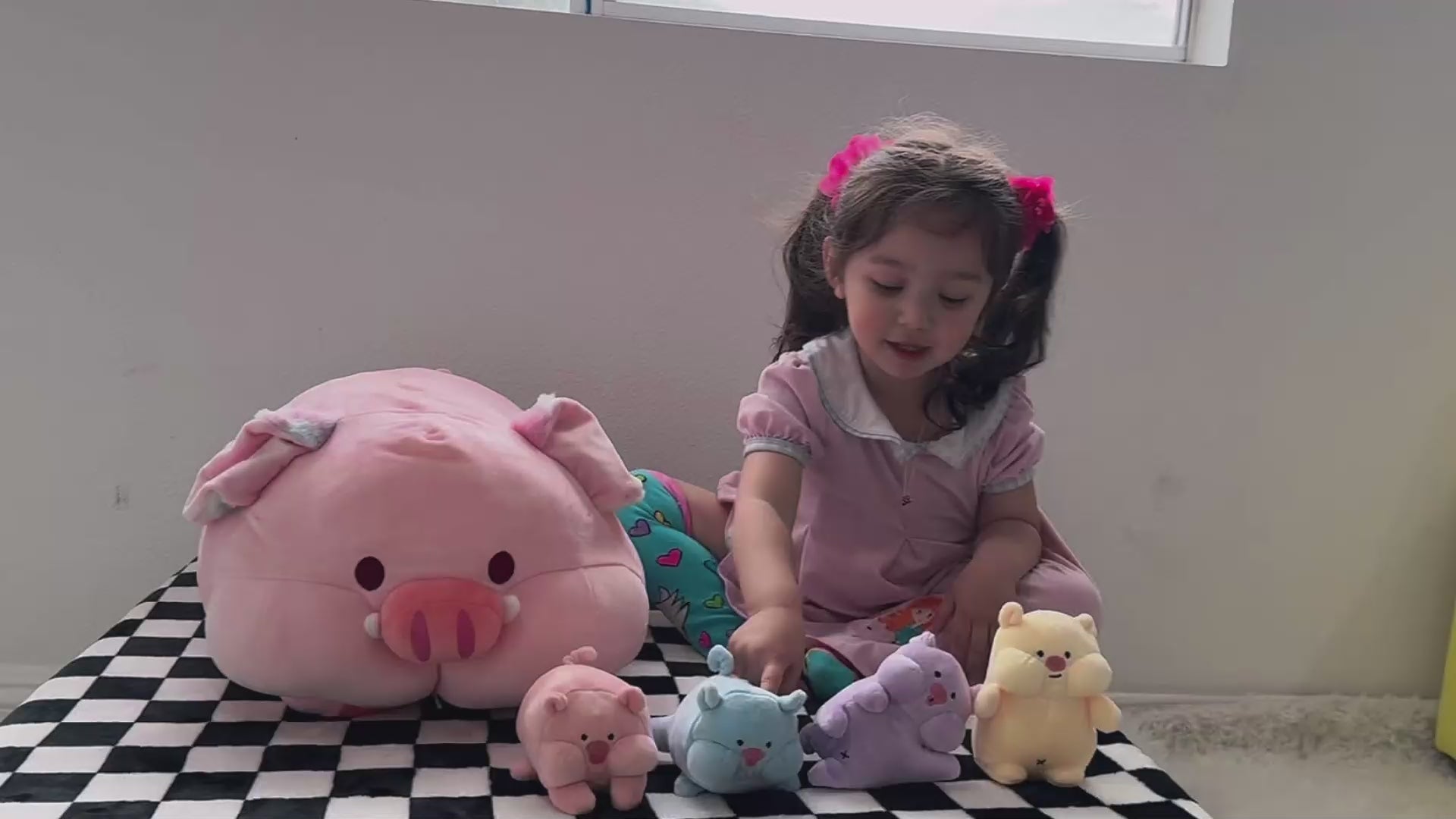 Pig Mom Stuffed Toy with 4 Pig Babies, 20 Inches - MorisMos Stuffed Animals