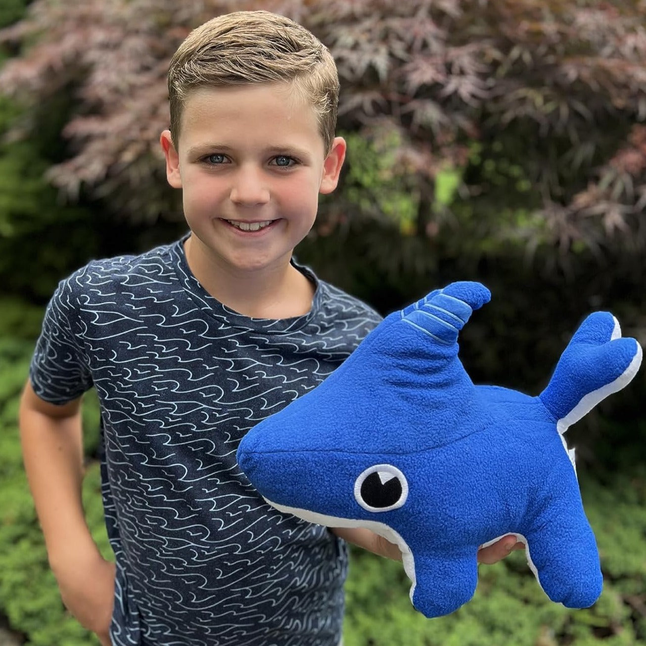 Peluche chien requin, bleu/gris, 15 pouces